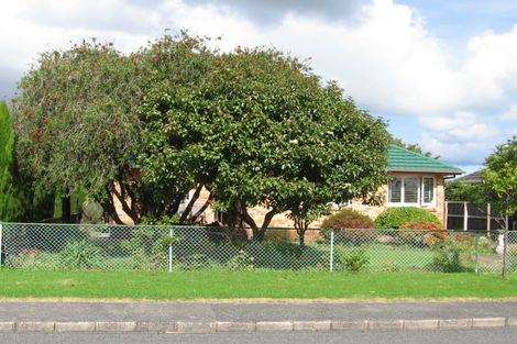 Photo of property in 16 Hereford Street, Te Atatu Peninsula, Auckland, 0610