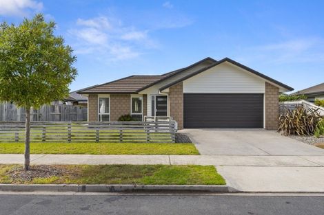 Photo of property in 32 Harding Drive, Papamoa Beach, Papamoa, 3118