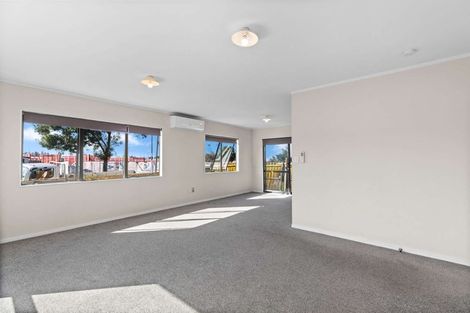 Photo of property in 28 Barneys Farm Road, Clendon Park, Auckland, 2103
