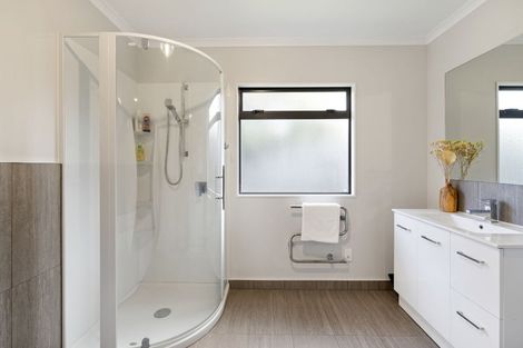 Photo of property in 13 Mangakoea Place, St Andrews, Hamilton, 3200