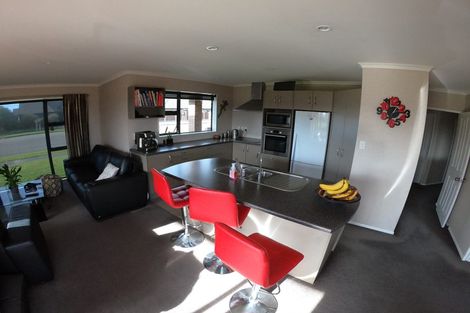 Photo of property in 3 Nevada Way, Kelvin Grove, Palmerston North, 4414