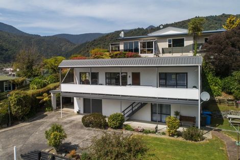 Photo of property in 26 Buller Street, Picton, 7220