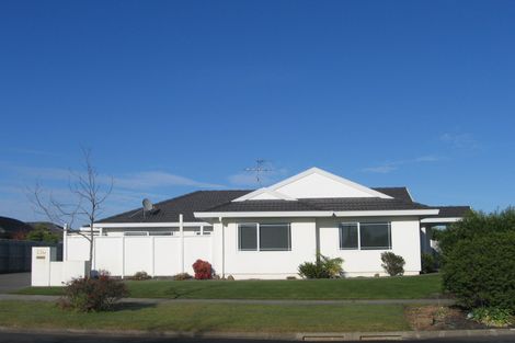 Photo of property in 110 Moyrus Crescent, East Tamaki Heights, Auckland, 2016