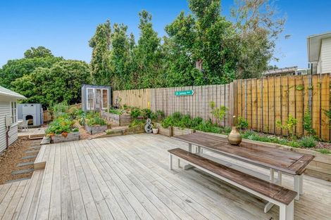 Photo of property in 10 St James Avenue, Helensville, 0800