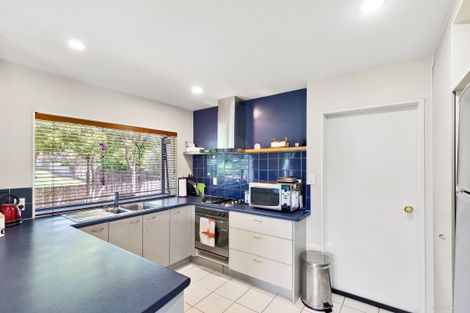 Photo of property in 1/24 Merton Avenue, Glenfield, Auckland, 0627