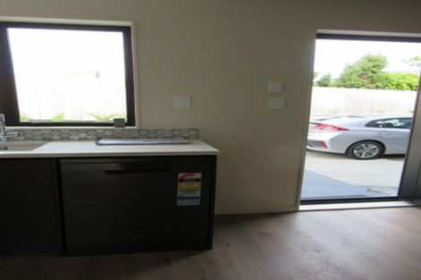 Photo of property in 2 Nikau Street, New Lynn, Auckland, 0600