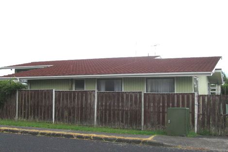 Photo of property in 4 Holdaway Avenue, Northcote, Auckland, 0627