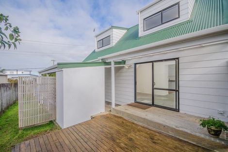 Photo of property in 1/3 Gloria Avenue, Te Atatu Peninsula, Auckland, 0610
