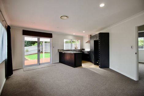 Photo of property in 88 Lantana Road, Green Bay, Auckland, 0604