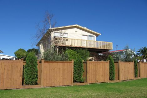 Photo of property in 20 Bodi Place, Te Atatu South, Auckland, 0610