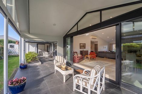 Photo of property in 1 Topping Place, Whitianga, 3510