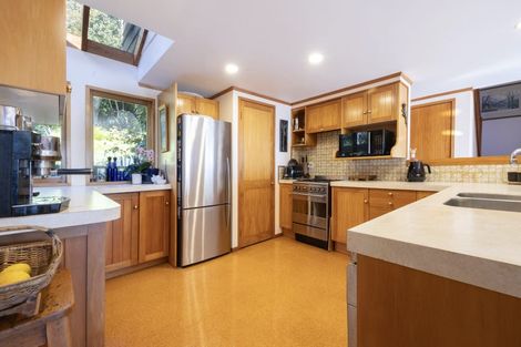 Photo of property in 113 Seaview Road, Piha, New Lynn, 0772