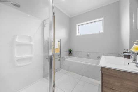 Photo of property in 5 Malbec Place, Huapai, Kumeu, 0810