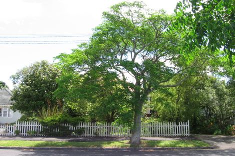 Photo of property in 35 Riro Street, Point Chevalier, Auckland, 1022