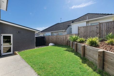 Photo of property in 92 Arran Point Parade, Orewa, 0931