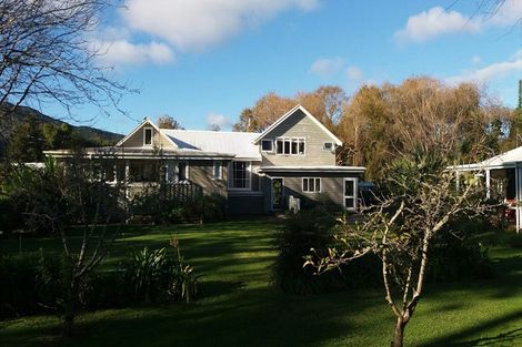 Photo of property in 15 Pottery Lane, Coromandel, 3506