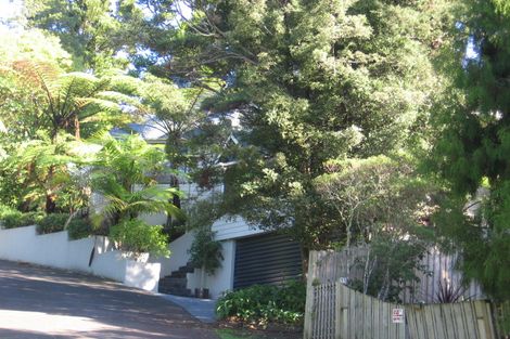 Photo of property in 15 Kaurimu Rise, Titirangi, Auckland, 0604