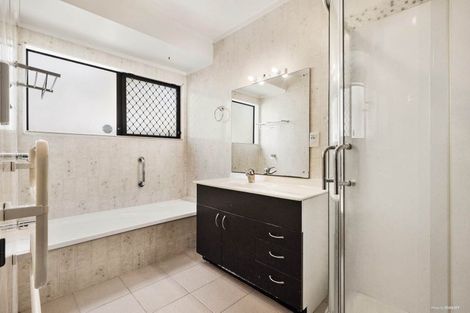 Photo of property in 2/878 East Coast Road, Northcross, Auckland, 0630