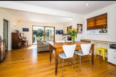 Photo of property in 40 Pupuke Road, Hillcrest, Auckland, 0627