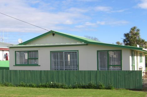 Photo of property in 12 Shortt Street, Foxton Beach, Foxton, 4815