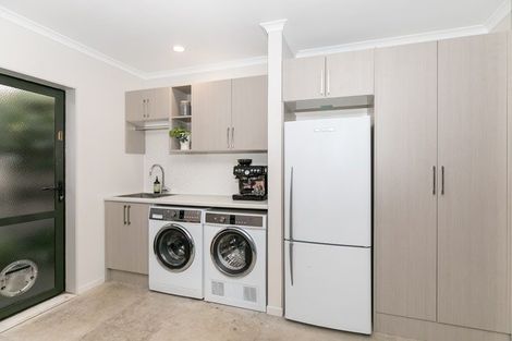 Photo of property in 30 Waiwherowhero Drive, St Andrews, Hamilton, 3200