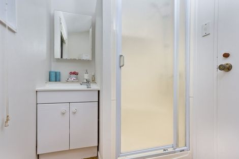 Photo of property in 52a Sunnyside Road, Sunnyvale, Auckland, 0612