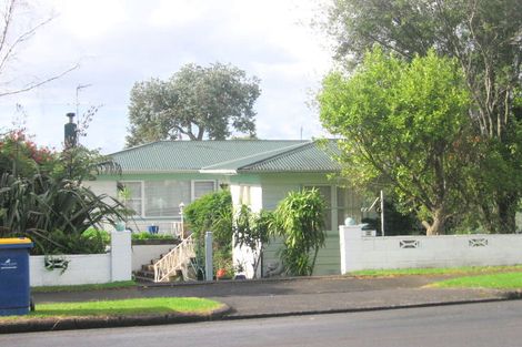 Photo of property in 27 Te Atatu Road, Te Atatu South, Auckland, 0610