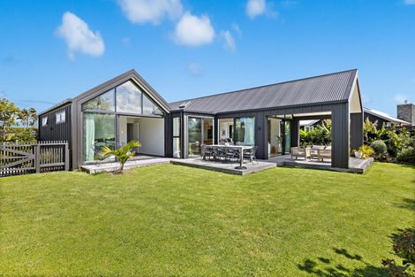 Photo of property in 75 Sandpiper Avenue, Point Wells, 0986