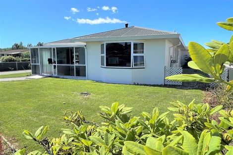 Photo of property in 19 Timaru Road, Waimate, 7924