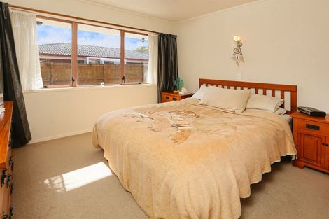 Photo of property in 2/3 Papatahi Place, Henderson, Auckland, 0610