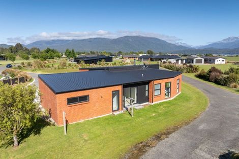 Photo of property in 35 Paton Place, Te Anau, 9600