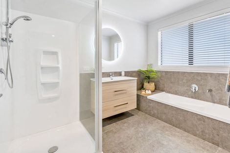 Photo of property in 63 Kaurinui Crescent, One Tree Point, 0118