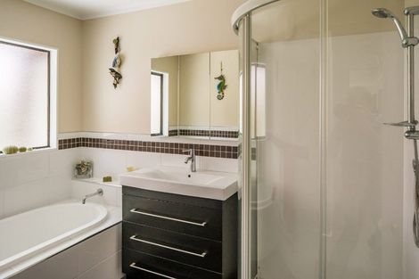 Photo of property in 7 Molyneux Close, Whitby, Porirua, 5024