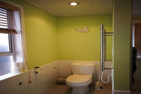 Photo of property in 10 Barron Drive, Green Bay, Auckland, 0604