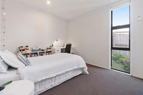 Photo of property in 72a Hobsonville Road, West Harbour, Auckland, 0618