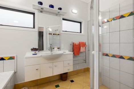 Photo of property in 150 Lake Crescent, Hamilton Lake, Hamilton, 3204