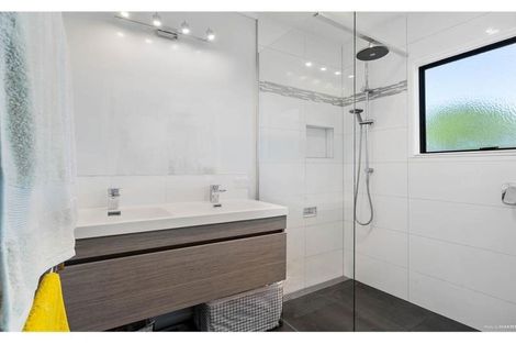 Photo of property in 10 Seaward Place, Wattle Downs, Auckland, 2103