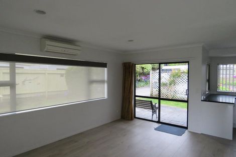 Photo of property in 52 Paynters Avenue, Strandon, New Plymouth, 4312