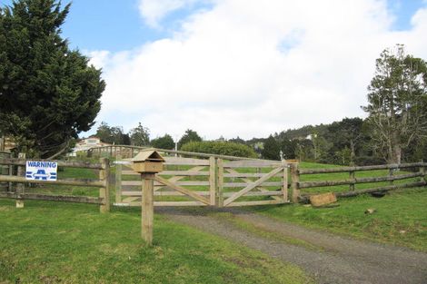 Photo of property in 1 Armour Road, Parau, Auckland, 0604