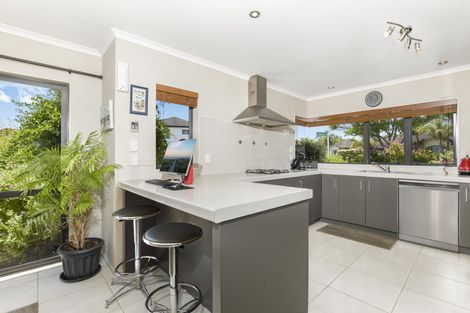 Photo of property in 11 Belfry Place, Wattle Downs, Auckland, 2103