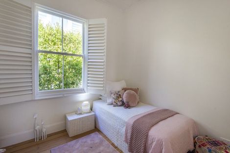 Photo of property in 37 Kiwi Road, Stanley Point, Auckland, 0624