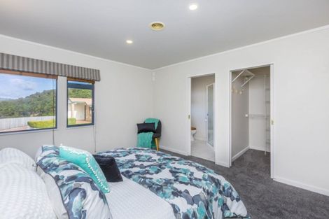 Photo of property in 34 Birkinshaw Grove, Riverstone Terraces, Upper Hutt, 5018