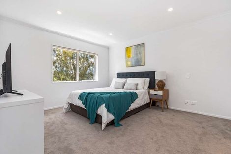 Photo of property in 24 William Wallbank Crescent, Swanson, Auckland, 0614