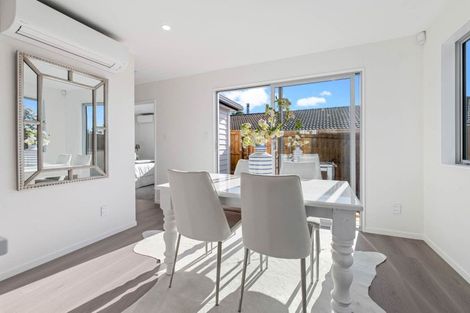 Photo of property in 7c Maroubra Place, Botany Downs, Auckland, 2010