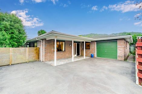 Photo of property in 56a Rewarewa Crescent, Waikanae, 5036