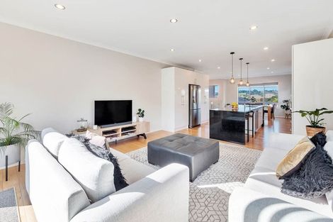 Photo of property in 49 South Kensington Way, Henderson, Auckland, 0612