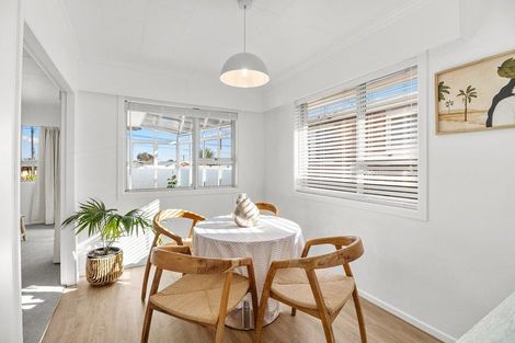 Photo of property in 109 Govett Avenue, Frankleigh Park, New Plymouth, 4310