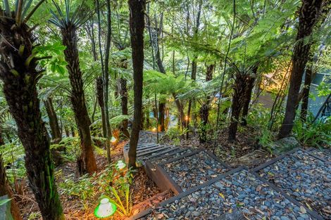 Photo of property in 17 Dillon Street, Lowry Bay, Lower Hutt, 5013