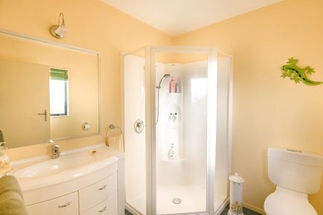 Photo of property in 2a Cambridge Terrace, Taradale, Napier, 4112