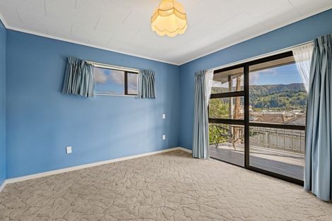 Photo of property in 62 Waikawa Road, Picton, 7220